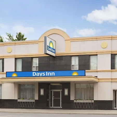 Days Inn By Wyndham Toronto East Beaches-2