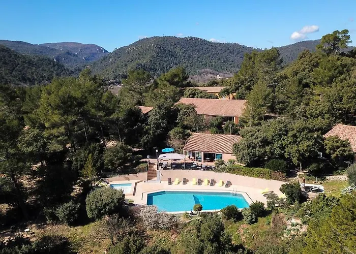 Les Arbousiers Hôtel&Village Vacances La Roquebrussanne
