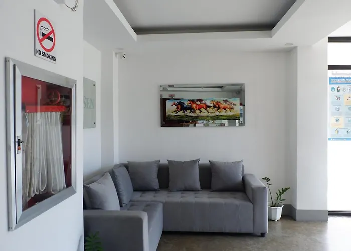 8 Zhensen Inn Bacoor