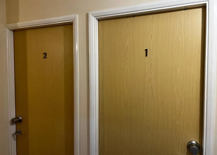 Crownford Guesthouse - Close To Hanley Centre And University