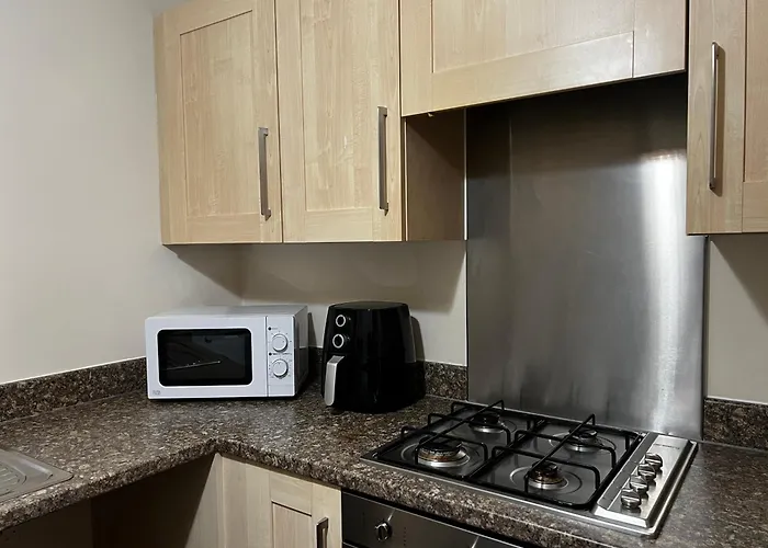 Crownford Guesthouse - Close To Hanley Centre And University