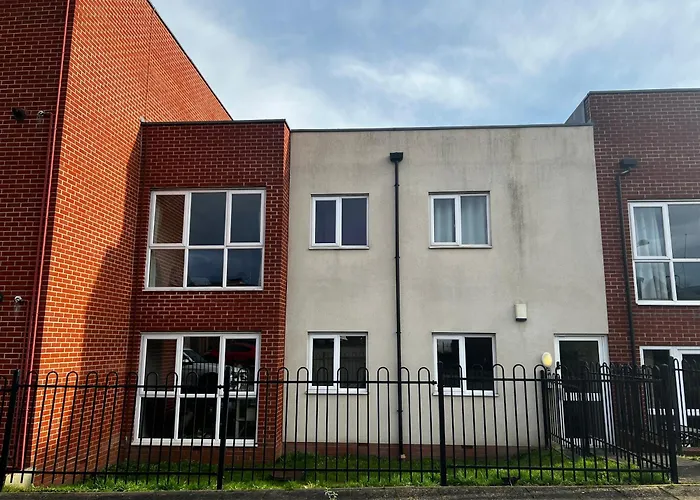 Crownford Guesthouse - Close To Hanley Centre And University