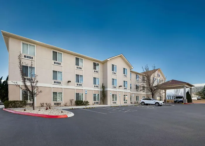 Comfort Inn & Suites Airport Convention Center