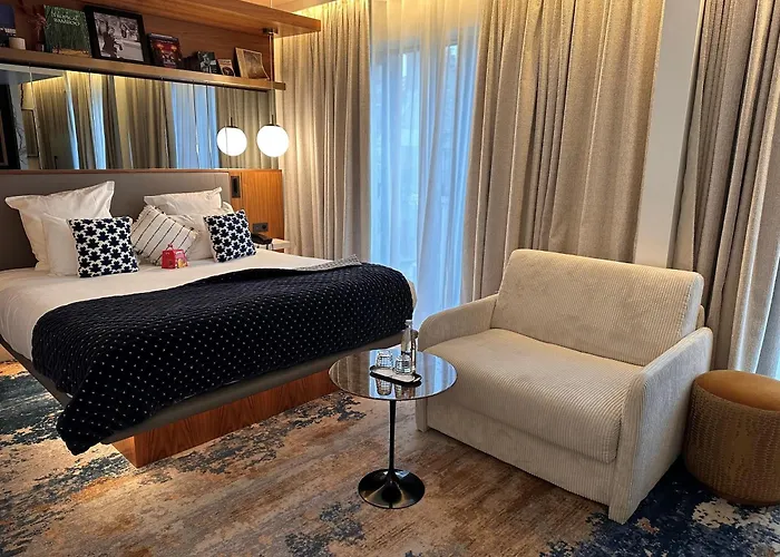 Card Hotel Paris