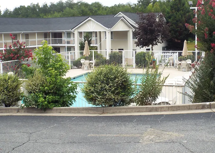 Days Inn By Wyndham Dahlonega University Area
