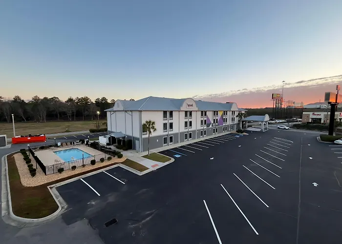 Spark By Hilton Tifton