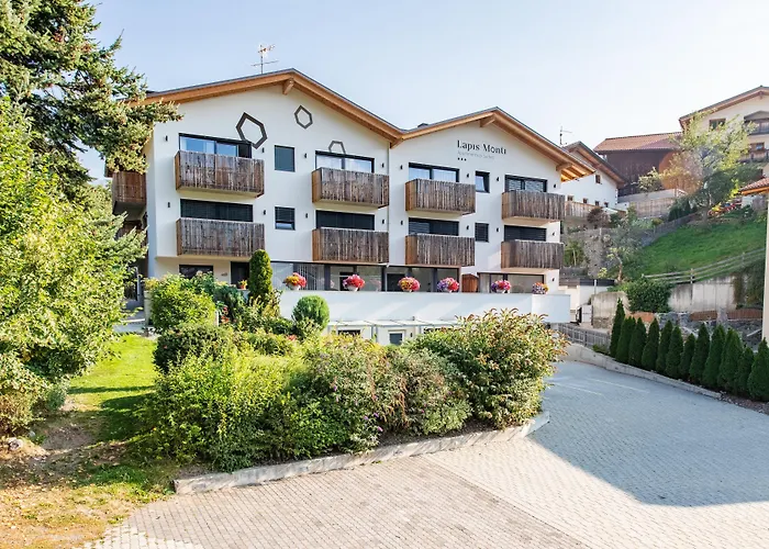 Lapis Monti Apartments & Suites Burgusio