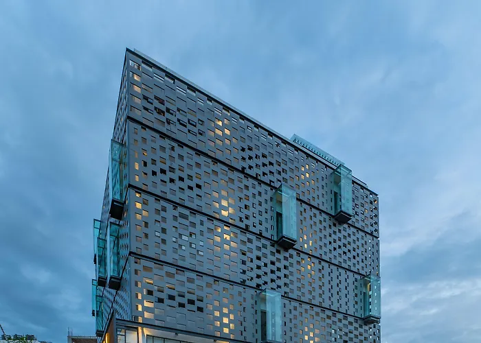 Hotel B Plus L