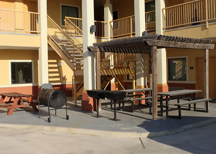 Horizon Inn & Suites Pearsall